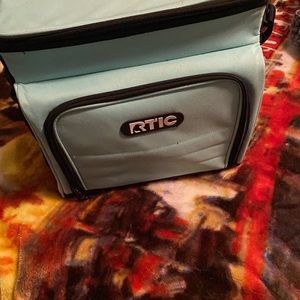 Rtic 15 can cooler